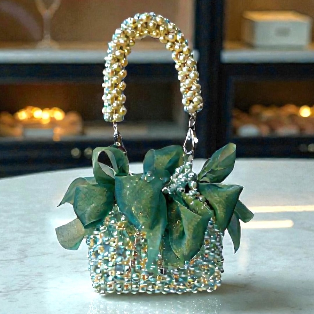 グリーンのビーズバッグ