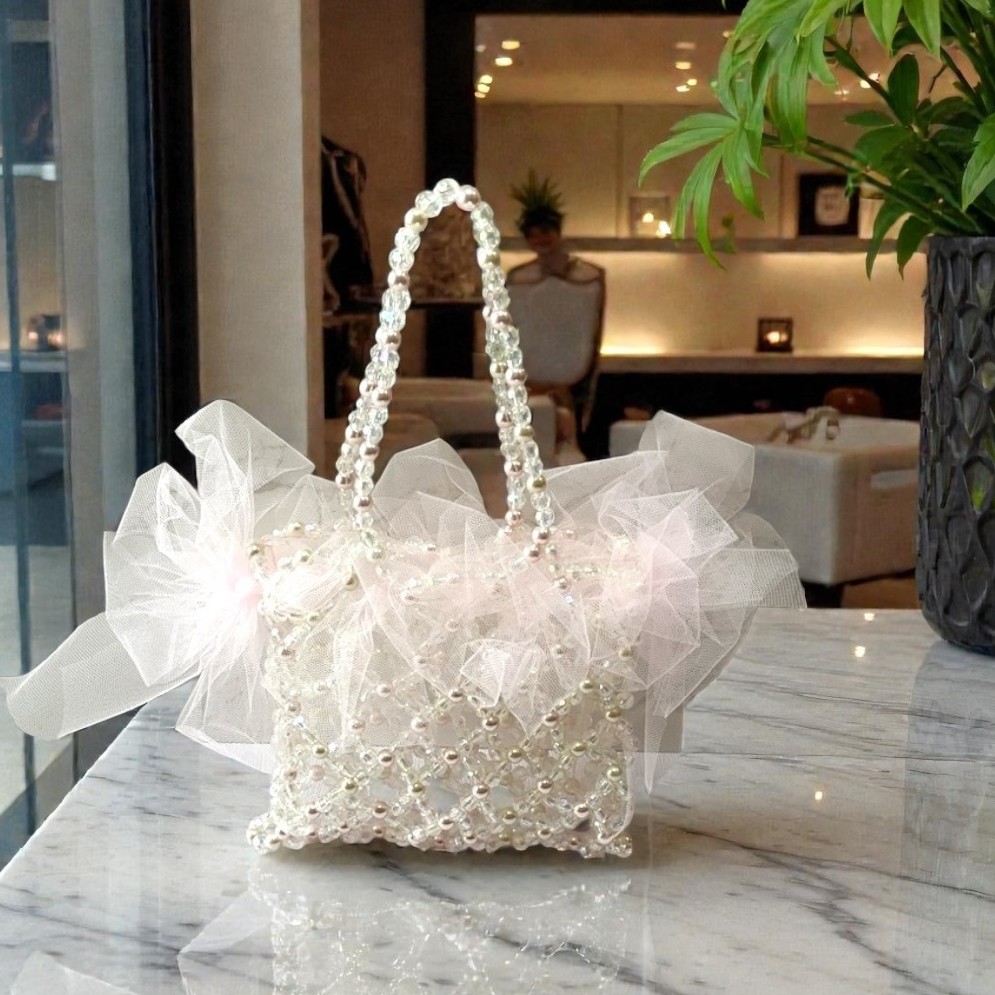 白いビーズバッグ